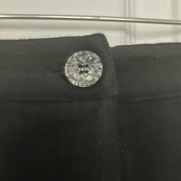 Richer Poorer Shorts - Picture 7 of 9